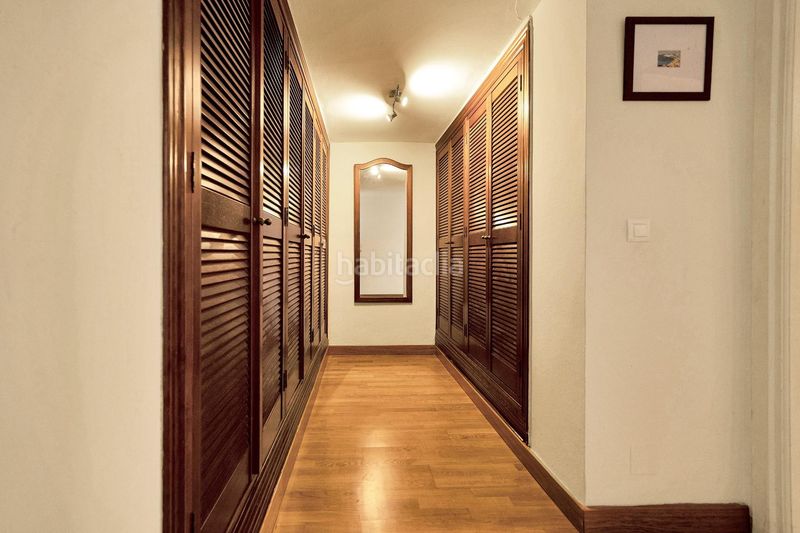 Foto 324c1056-c93b-42b5-a168-ce3c6c7ce4a8. Casa amb aparcament piscina a Elviria Marbella