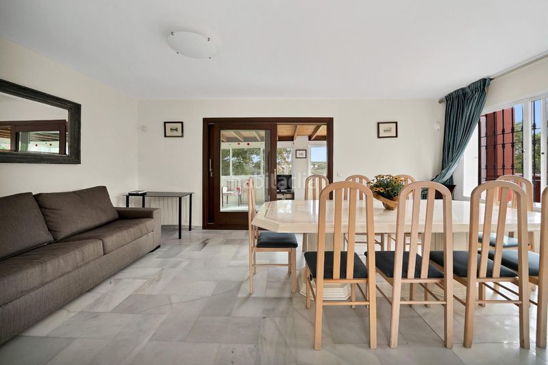 Foto 4dcc954c-6435-4332-8daf-4571ae83fac0. Casa amb aparcament piscina a Elviria Marbella