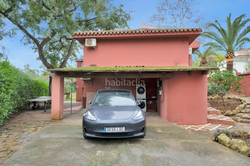 Foto b2e9d462-e550-4fd7-bbaa-1faa6fd6ae63. Casa amb aparcament piscina a Elviria Marbella