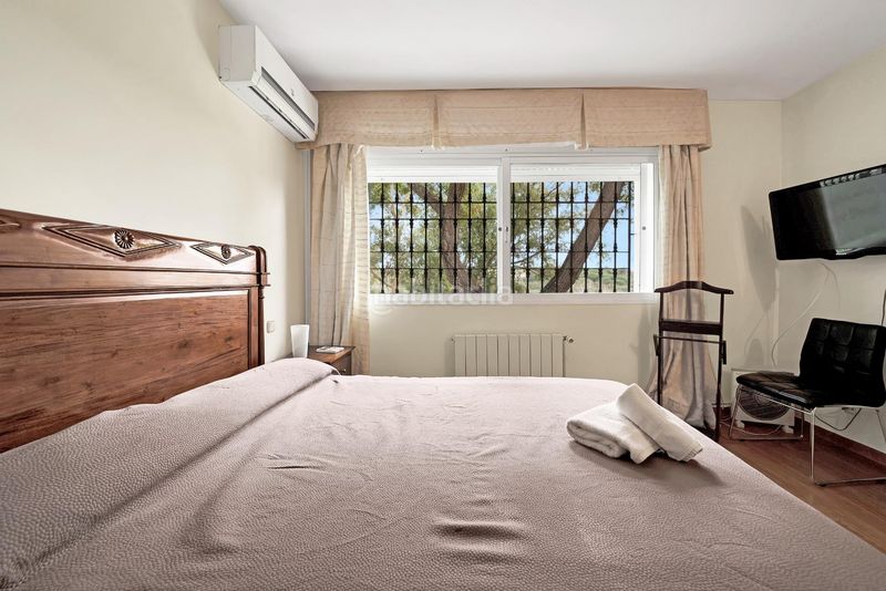 Foto ed5347af-b695-4d63-b07c-339b9a25b8f8. Casa amb aparcament piscina a Elviria Marbella