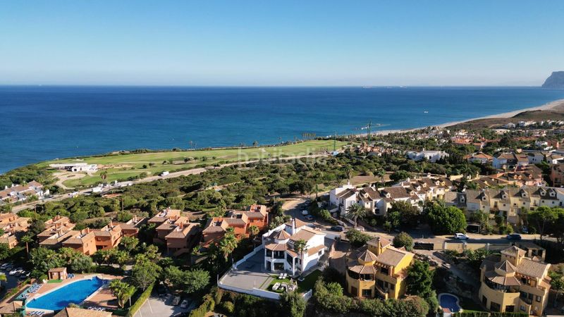 Foto 1a74043f-be38-42d2-a417-cac69c791e52. Casa amb aparcament piscina a La Alcaidesa