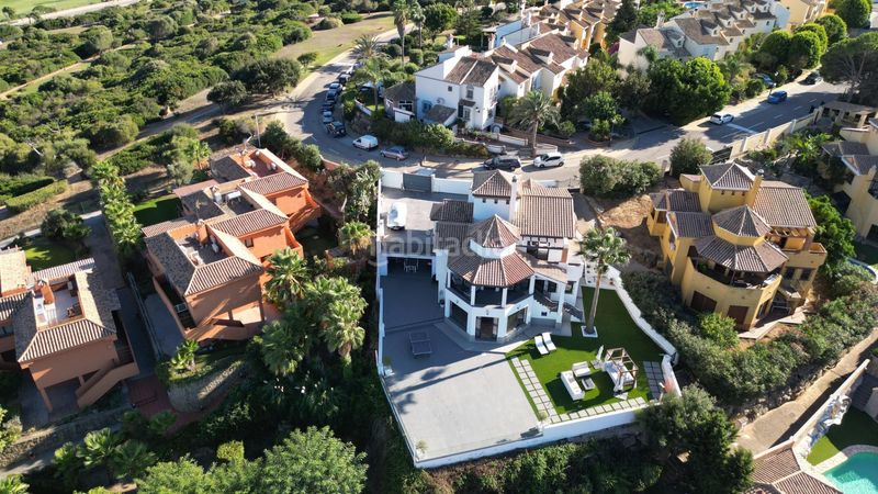 Foto 2cf7b551-5531-4f21-bab1-2b36c582ca89. Casa amb aparcament piscina a La Alcaidesa