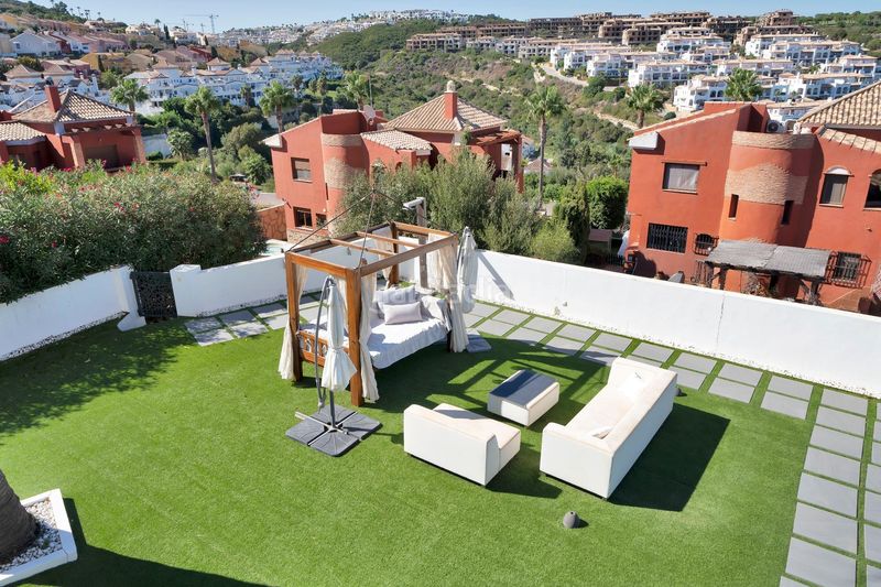 Foto 3b0404a5-b643-4ce8-b014-3d03f32d560e. Casa amb aparcament piscina a La Alcaidesa