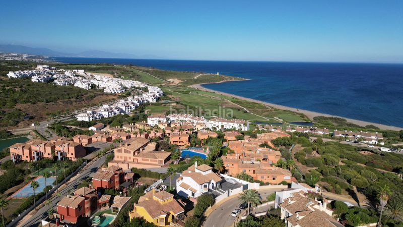 Foto 473fa542-addf-4a09-a849-30795390372f. Casa amb aparcament piscina a La Alcaidesa