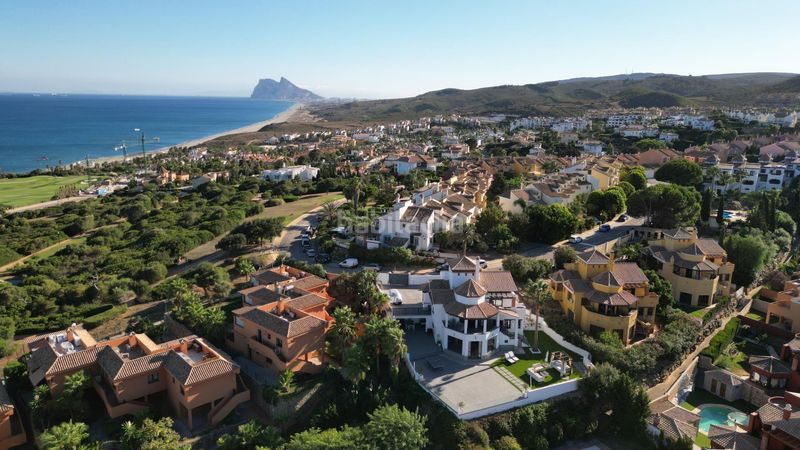 Foto 4979aa79-cb49-45fc-8b7d-d4ee709b1469. Casa amb aparcament piscina a La Alcaidesa