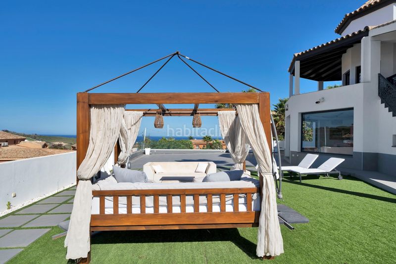 Foto 7b051bc3-2485-4d14-9bba-27e48e6b7332. Casa amb aparcament piscina a La Alcaidesa