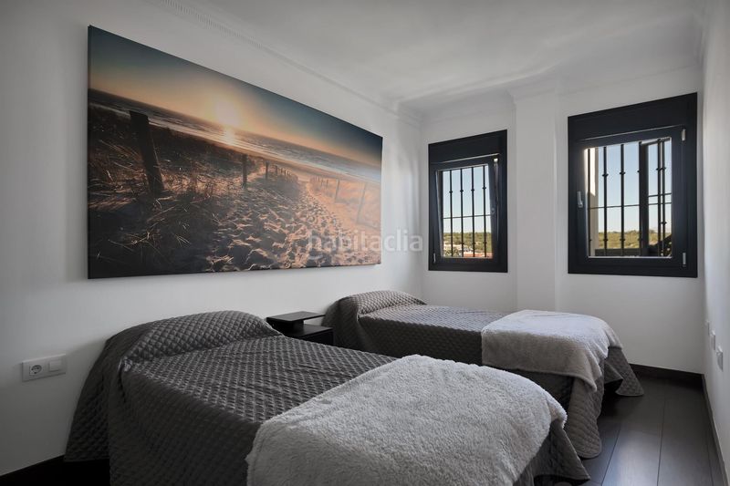 Foto 8c4e2a00-087a-4104-8721-c771d9ec7a6d. Casa amb aparcament piscina a La Alcaidesa