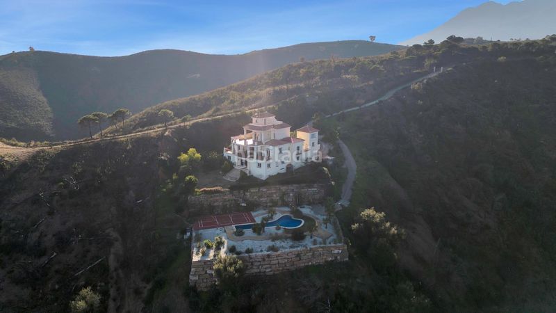 Foto 0aff2317-4396-40f9-919f-758a1c6923b4. Casa amb calefacció piscina a Centro Estepona