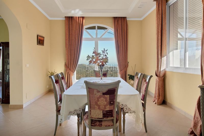 Foto 73a500b8-8635-4ab6-9723-8fb822d50ea4. Casa amb calefacció piscina a Centro Estepona