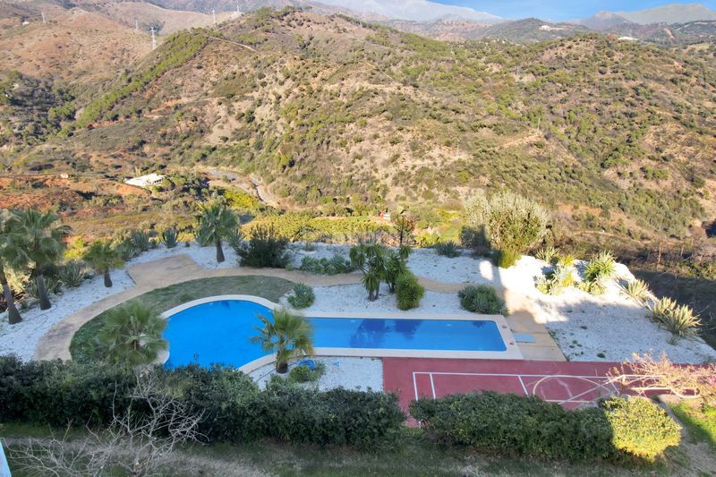 Foto cff3c6fc-8753-483c-935e-f609b336b634. Casa amb calefacció piscina a Centro Estepona
