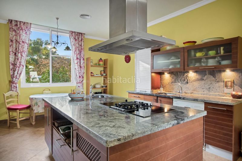 Foto da1bea4e-11f2-4c7e-ae3d-46ed23152ef1. Casa amb calefacció piscina a Centro Estepona