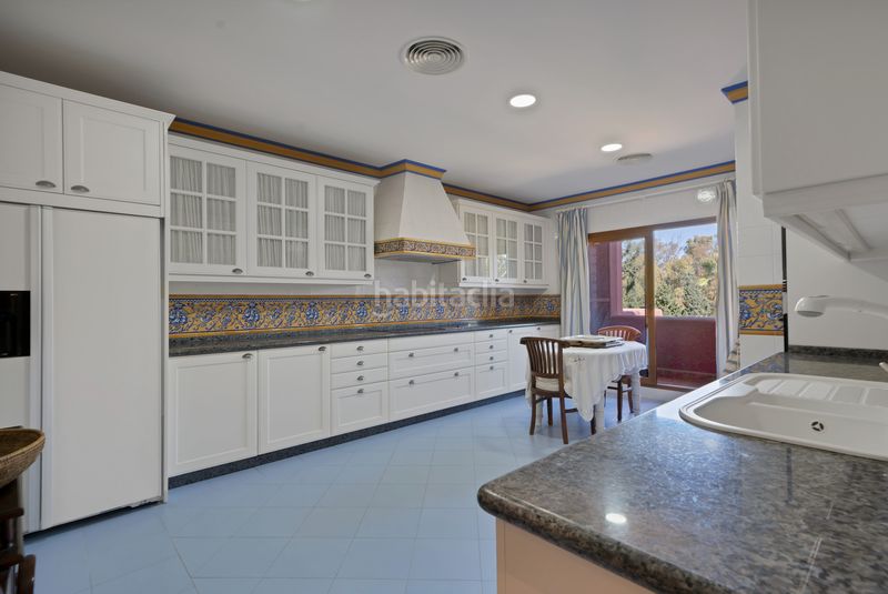 Foto 283a3432-446e-4c75-8c1f-3c770c96ab1c. Tríplex amb aparcament piscina a Guadalmina Baja Marbella