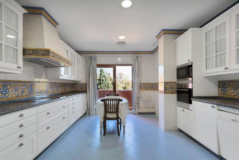 Foto 4ace4cf3-3734-4302-9a7c-c6369f4514b7. Tríplex amb aparcament piscina a Guadalmina Baja Marbella