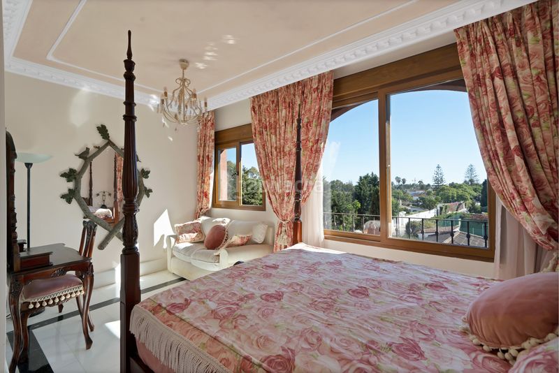 Foto 77539a55-28c9-45e1-88dd-4c3bc4a8a253. Tríplex amb aparcament piscina a Guadalmina Baja Marbella