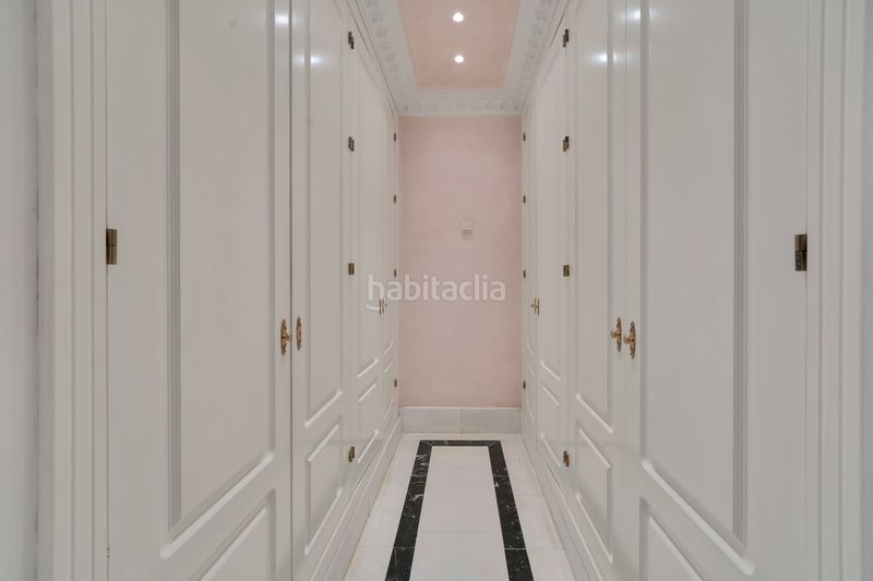 Foto 9e1f85c5-cc31-4482-843b-aa28f241944d. Tríplex amb aparcament piscina a Guadalmina Baja Marbella