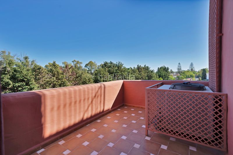 Foto a591b0c0-3a01-4ffe-9fea-c2a6912eecb6. Tríplex amb aparcament piscina a Guadalmina Baja Marbella