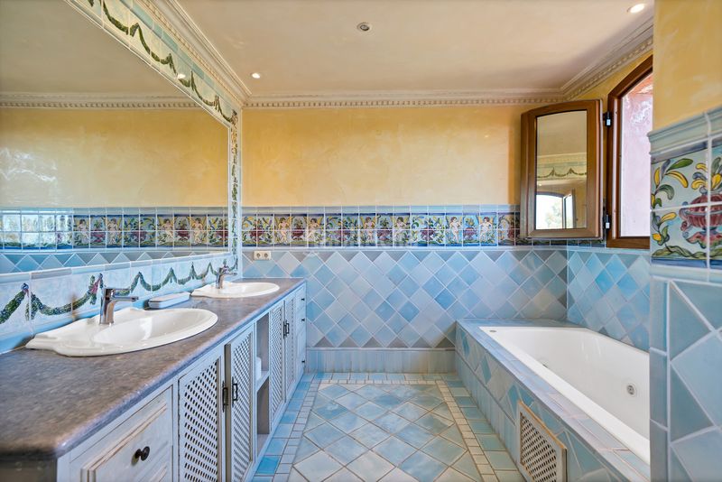 Foto d97615a8-08e1-4892-986b-8496f7409f28. Tríplex amb aparcament piscina a Guadalmina Baja Marbella