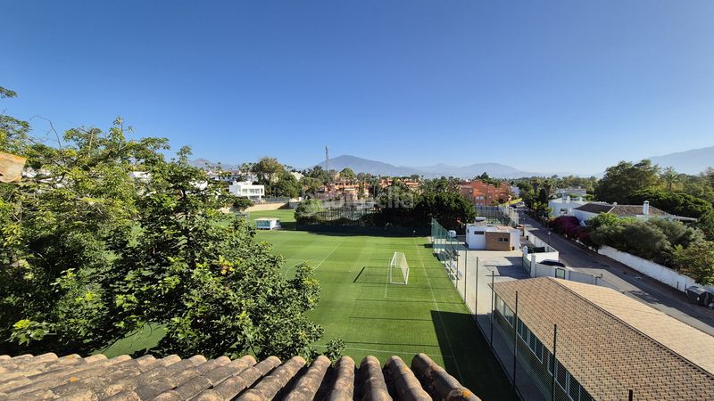 Foto 0c140660-66a3-44e6-993b-7df5d02e3089. Àtic amb calefacció aparcament piscina a Guadalmina Baja Marbella
