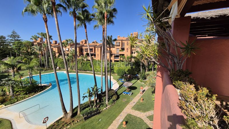 Foto 1949a9dd-6642-4009-8302-6a2db00e7c9d. Àtic amb calefacció aparcament piscina a Guadalmina Baja Marbella