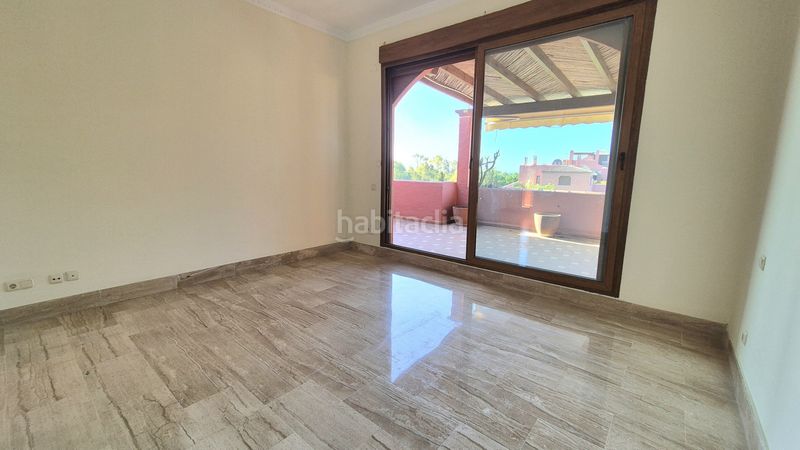 Foto 56b9ff44-ca0a-4e50-ad10-de304239e121. Àtic amb calefacció aparcament piscina a Guadalmina Baja Marbella