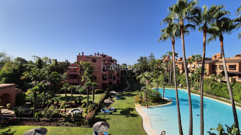 Foto 5bd8ac9c-3d9b-426b-a1db-c07aca1b96e4. Àtic amb calefacció aparcament piscina a Guadalmina Baja Marbella