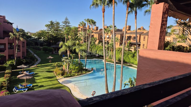 Foto eb5bc573-7dc8-474b-90f0-ea511a62eb16. Àtic amb calefacció aparcament piscina a Guadalmina Baja Marbella