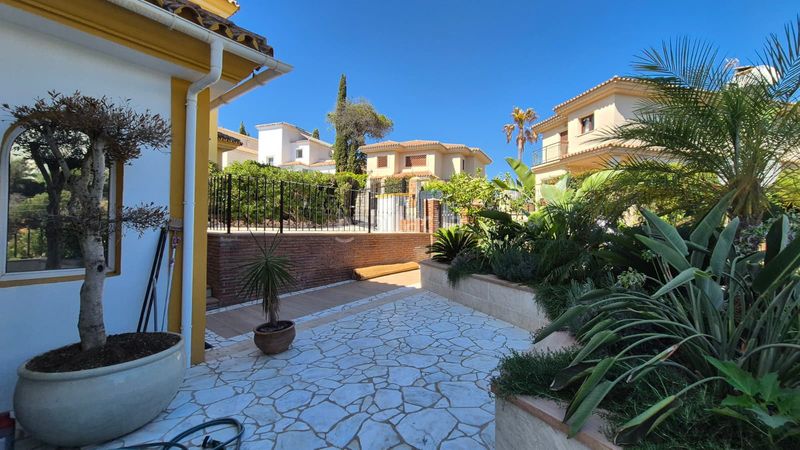Foto 16e29e61-a960-4c20-be49-b1a494efb05e. Casa amb aparcament piscina a Riviera del Sol Mijas