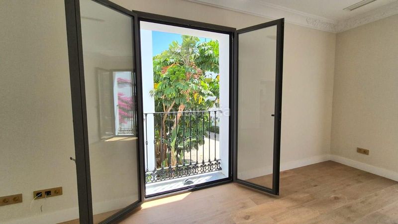 Foto 78bc90cd-67a4-4b3e-ac5d-75312d184456. Edificio in Centro Estepona