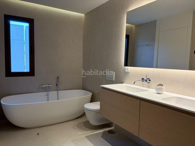 Foto 286e6e7a-f6b7-49a7-bcc9-b529bebb3026. Apartament amb calefacció aparcament piscina a Playa Bajadilla - Puertos Marbella