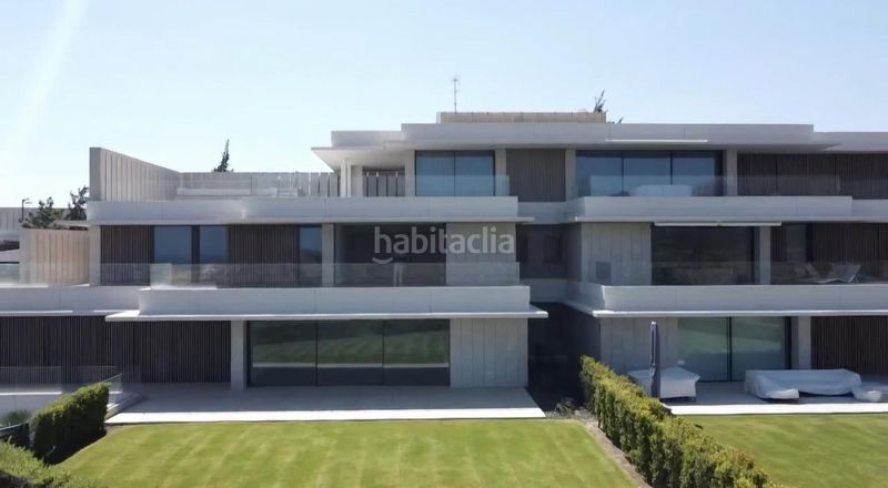 Foto b5592695-077e-4bc6-aeec-86997746455f. Apartament amb calefacció aparcament piscina a Playa Bajadilla - Puertos Marbella