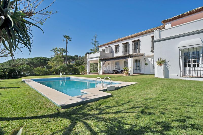 Foto 0b0d6721-8889-4bc4-99a6-1606737bf9b4. Xalet amb aparcament piscina a Las Brisas Marbella