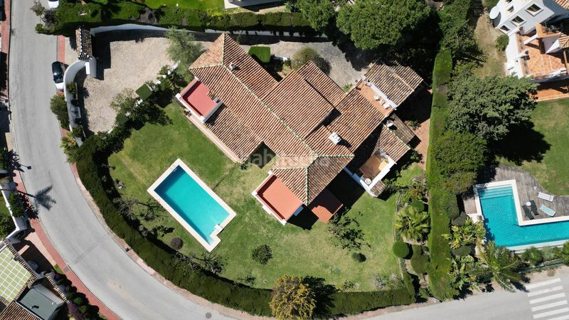 Foto 353cef35-a123-4e9a-b47c-d21664c862c4. Xalet amb aparcament piscina a Las Brisas Marbella