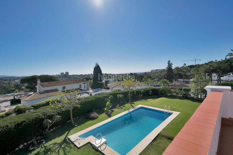 Foto 9dc74a63-0fe1-4dbe-979b-0a526c095fd5. Xalet amb aparcament piscina a Las Brisas Marbella