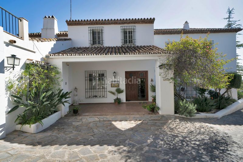 Foto d64b644f-daad-4610-9d45-a59624a35ff4. Xalet amb aparcament piscina a Las Brisas Marbella