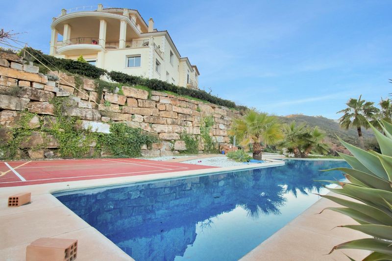 Foto c4fa46f1-b86c-4a88-b9f8-571a489caf3b. Xalet amb calefacció piscina a Centro Estepona