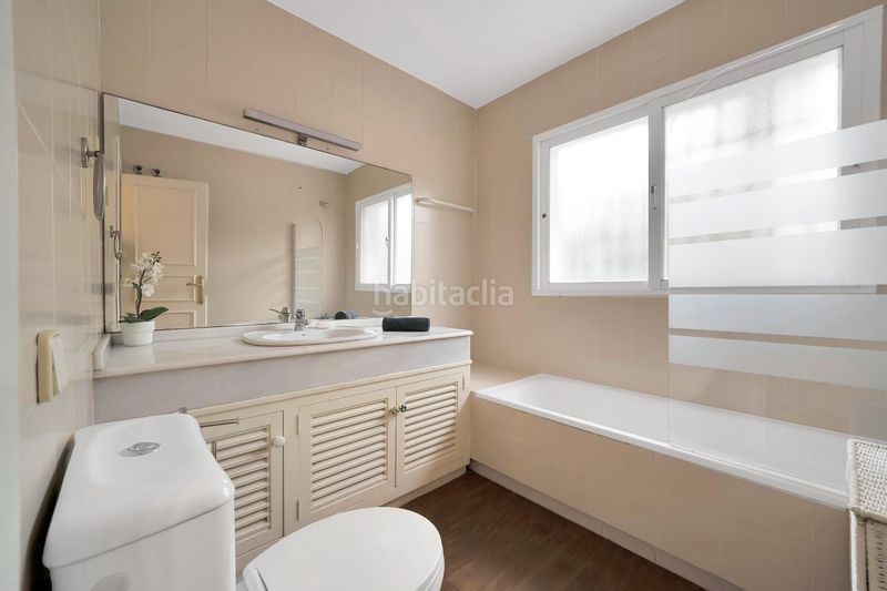 Foto 09702107-c5d0-425d-8dbc-9ddb8a6b75ea. Xalet amb piscina a Elviria Marbella