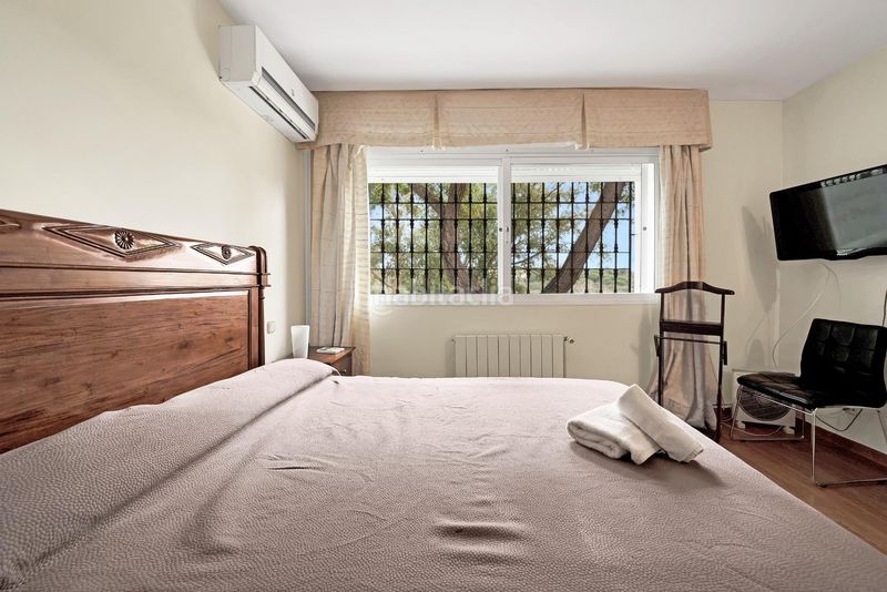 Foto adb4dd8b-13f6-46bb-b9da-a8988916281a. Xalet amb piscina a Elviria Marbella