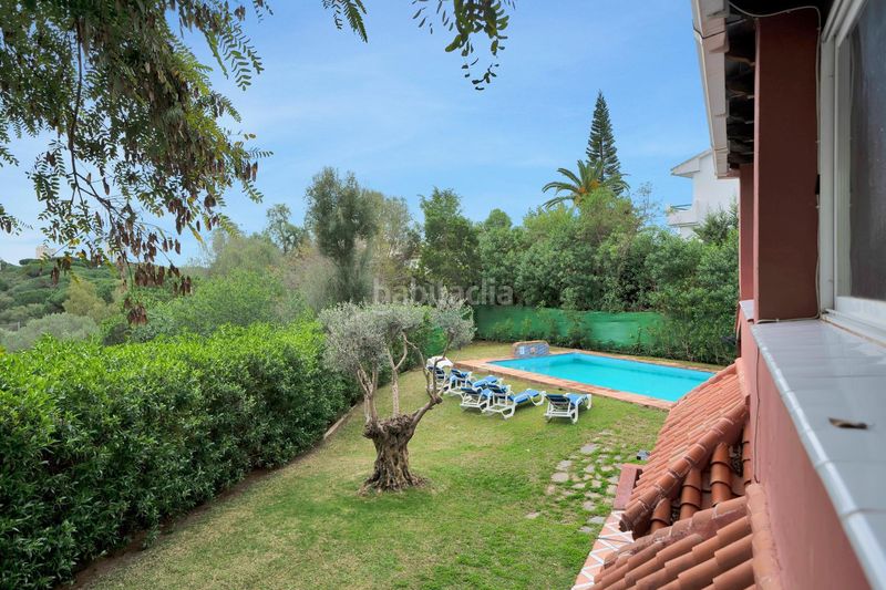 Foto cf676683-5a7e-48bc-85a5-0a1af00d6df8. Xalet amb piscina a Elviria Marbella