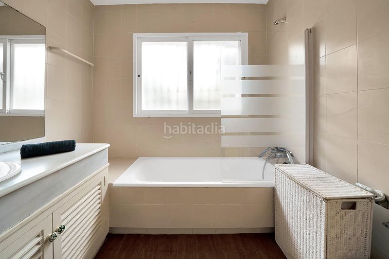 Foto f86fbcab-61e3-46ae-8aef-ae93fd1be200. Xalet amb piscina a Elviria Marbella