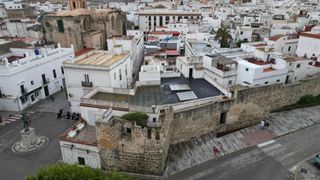 House  Calle sancho iv 'el bravo'. Villa única integrada en la muralla medieval del centro históric
