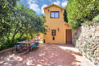 Country house  Calle carrera. Casa de campo con parcela de 2 hect�reas en oj�n, un oasis de pa