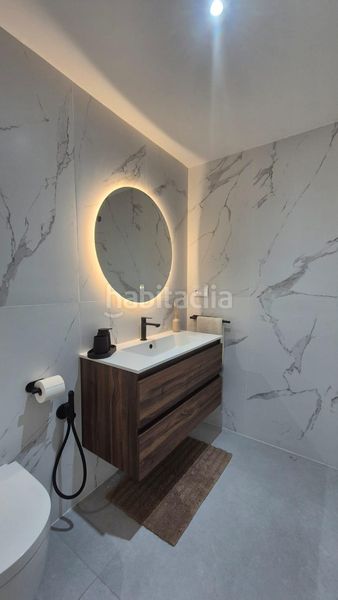 Foto 3e0771f3-e1c1-4396-b3ed-f7b24ac303bd. Apartamento ático de diseño con gran solárium y vistas al mar en Montemar, en Torremolinos