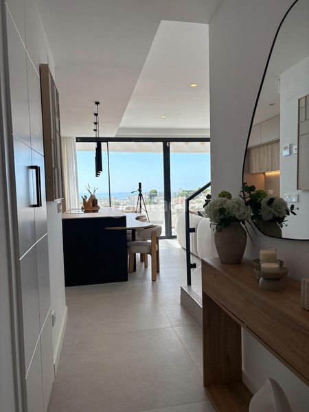Foto 4675db9e-6222-4109-a2ef-6378caa48985. Apartamento ático de diseño con gran solárium y vistas al mar en Montemar, en Torremolinos