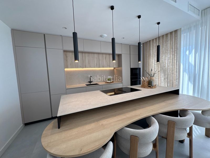 Foto 46fc415d-5d5a-489b-92b8-b48edf43bb87. Apartamento ático de diseño con gran solárium y vistas al mar en Montemar, en Torremolinos