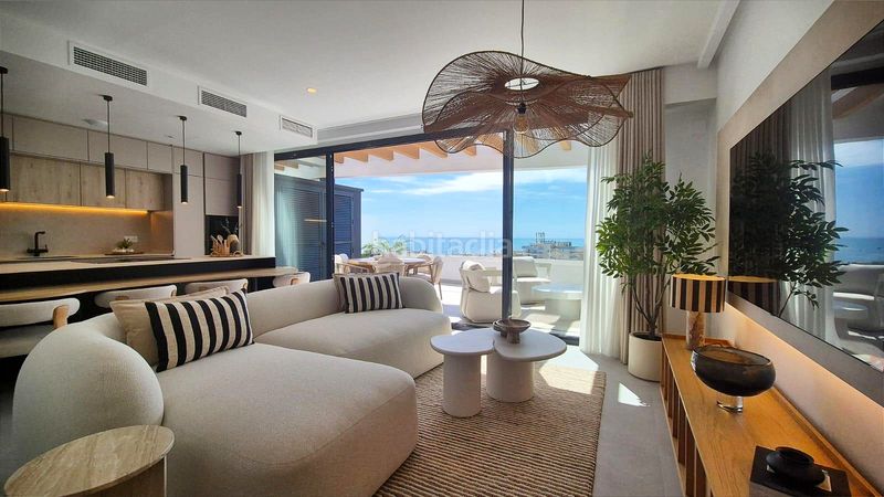 Foto 758ca8d1-b4c8-472a-9979-506e5289a38e. Apartamento ático de diseño con gran solárium y vistas al mar en Montemar, en Torremolinos