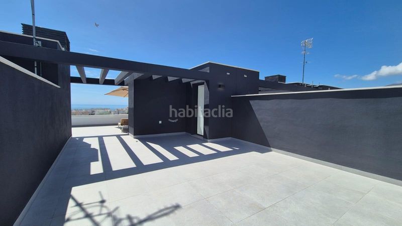 Foto c0ae90e8-76d4-44be-80d7-ea56bf989d66. Apartamento ático de diseño con gran solárium y vistas al mar en Montemar, en Torremolinos