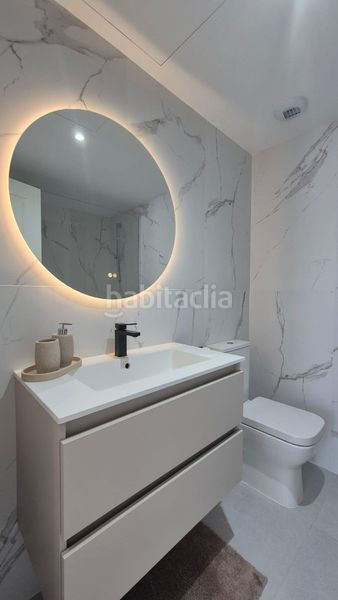 Foto d1c1c9f2-a01b-467c-a328-089bf595b67a. Apartamento ático de diseño con gran solárium y vistas al mar en Montemar, en Torremolinos