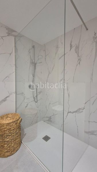 Foto d8383f90-ca1b-49a0-9578-ec53811c62d3. Apartamento ático de diseño con gran solárium y vistas al mar en Montemar, en Torremolinos