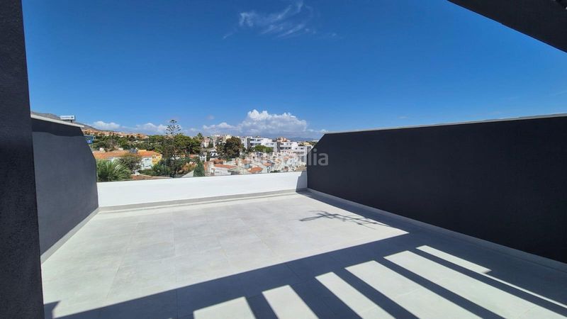 Foto d8cf1a68-b102-43f8-bce1-ef05389300e7. Apartamento ático de diseño con gran solárium y vistas al mar en Montemar, en Torremolinos