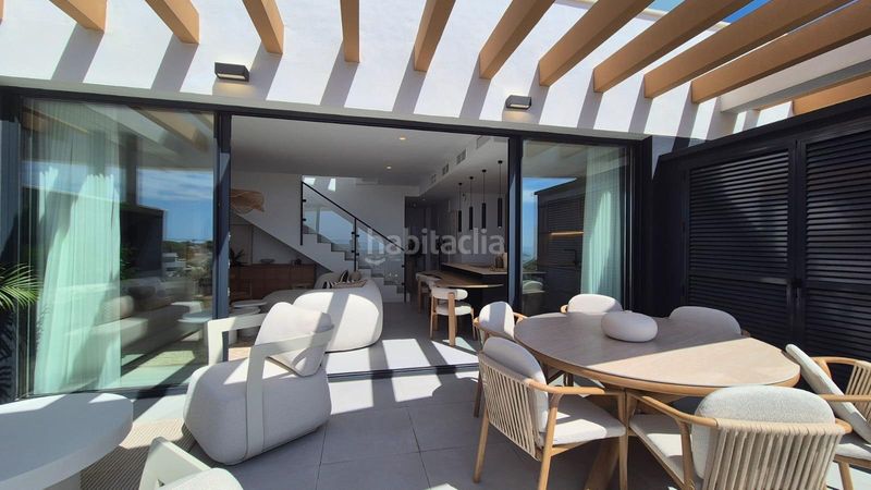 Foto dbe60a56-a1a4-4699-aa3b-2e9ccc3c6aa8. Apartamento ático de diseño con gran solárium y vistas al mar en Montemar, en Torremolinos